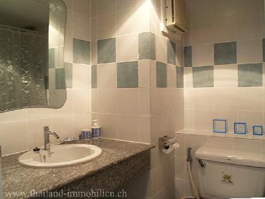 Badezimmer mit Badewanne