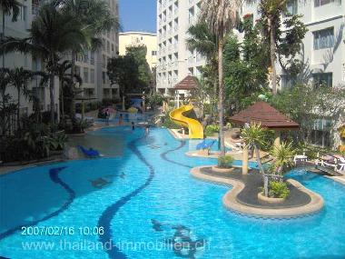 Wohngebaeude und Swimmingpool
