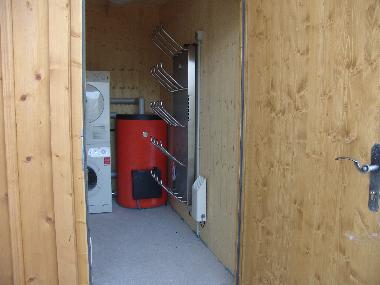 Abstellraum mit Waschmaschine & Trockner, Schischutrockner