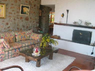 Wohnzimmer mit Kamin