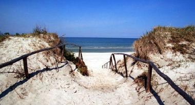 Der Eingang zum Strand
