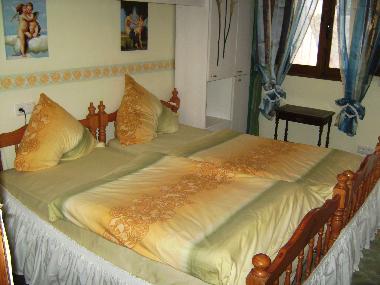Schlafzimmer Engel, untere Wohnung