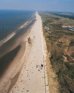 23 km sehr schnem Strand und National Park.