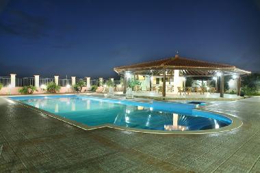 Der Pool hat insgesamt 104 qm