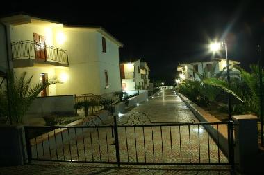 Die Anlage bei Nacht ist gut Beleuchtet