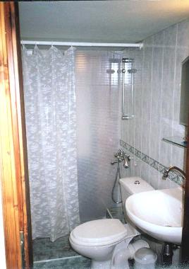  Das Badezimmer im Apartment am ersten Stock