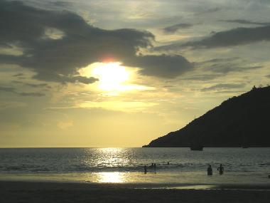 Nai Harn bei Sonnenuntergang