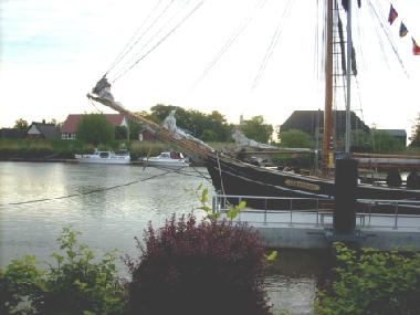 Auch gr��ere Boote u. Schiffe k�nnen hier anlegen