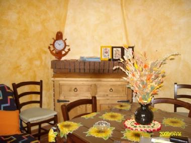 gemtliche Essecke mit Kamin