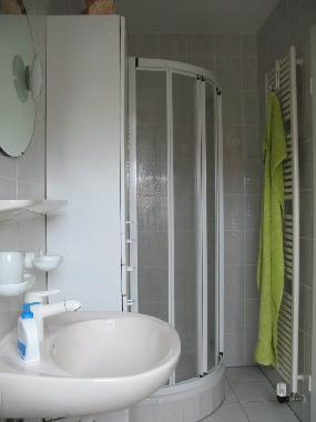 Ferienzimmer - unser gem�tliches G�stezimmer im Haupthaus - Duschecke