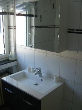 Badezimmer mit Waschbecken