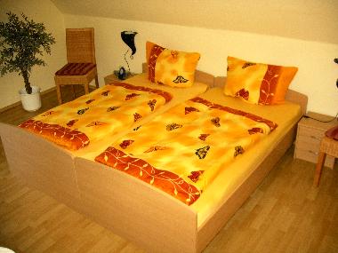 1. Schlafzimmer: 2 Einzelbetten je 100 x 200 cm