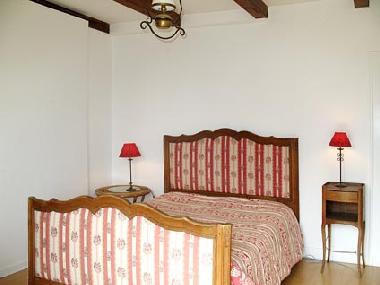 Schlafzimmer 1 (von 3)