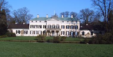 Schloss Rastede im angrenzenden Schlosspark