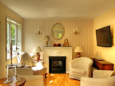 Der Weisse Salon mit Kamin Red Haven Cottage Ferienhaus Smaland Sdschweden