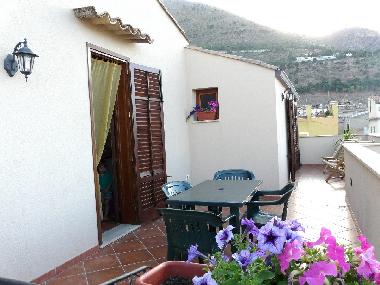 Balkon auf der Meerseite - Tisch und Liegest�hle