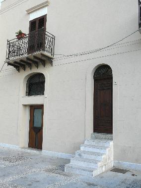 Eingang: Piazza Europa 4