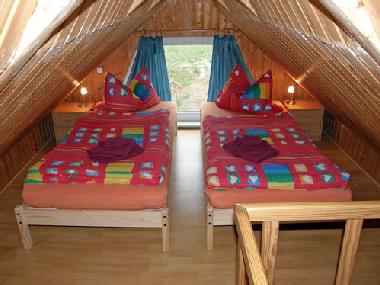 Schlafraum mit Doppelbett (lassen sich auseinander schieben bzw. zusammen stellen), Einzelbett und K