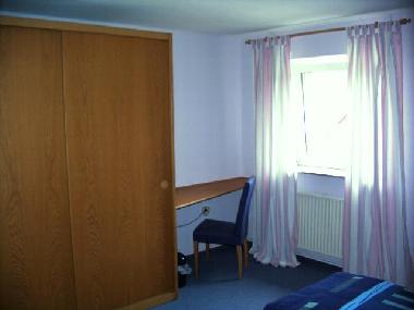 Der Schreibplatz im blauen Schlafzimmer mit Lan- und Tel.-Anschlu