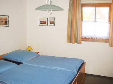 Schlafzimmer, bitte bringen Sie Ihre Bettwsche mit.