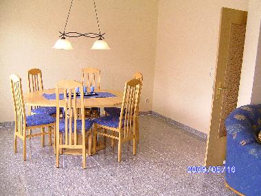 Esstisch mit 6 Sthlen im Wohnzimmer