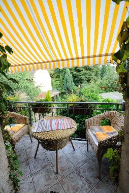 Balkon mit Blick auf den Garten