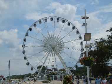 Riesenrad af der Prommenade den ganzen Sommer