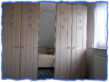 Schalfzimmer 1 - gerumiger Kleiderschrank
