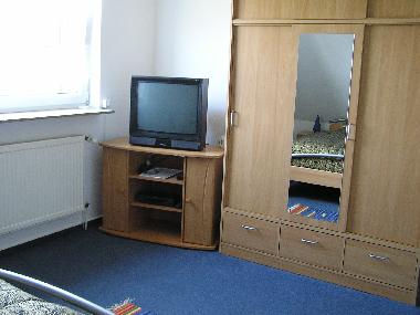 Schlafzimmer 2 - mit Fernseher