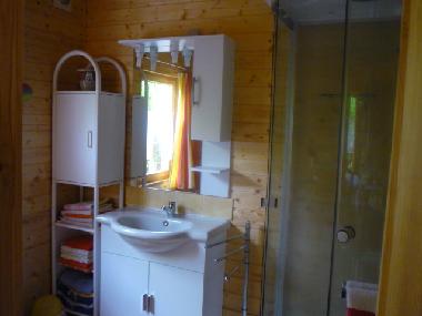 Badezimmer mit Massagedusche