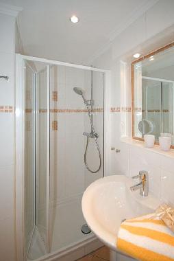 Modernes Duschbad