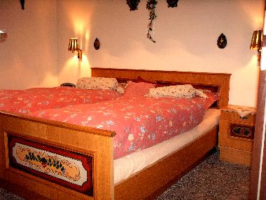 Schlafzimmer Doppelbett UG