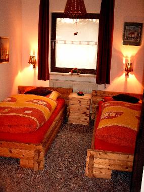 Schlafzimmer 2 Einzelbetten UG