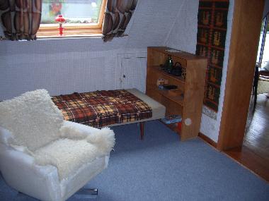 Durchgangszimmer mit Einzelbett