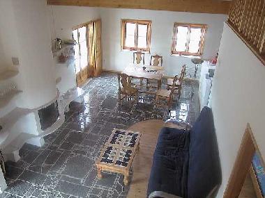 Der Wohnraum mit Kamin