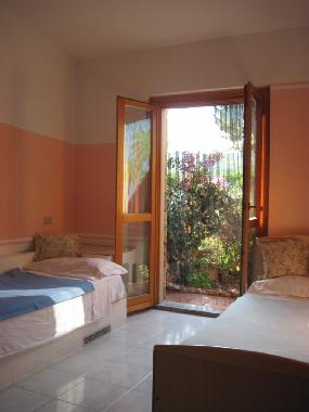 Schlafzimmer mit 2 Einzelbetten