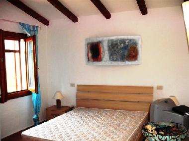 Schlafzimmer mit Doppelbett