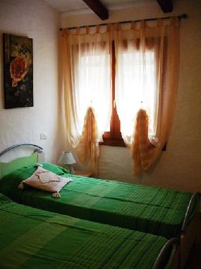 Schlafzimmer mit 2 Einzelbetten