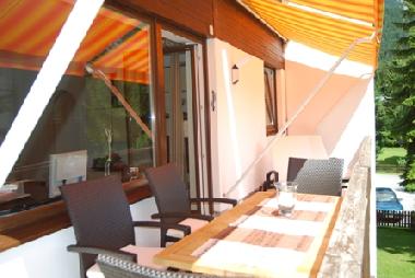 Balkon mit Tisch, 4 Sthlen und 2 Liegesthlen