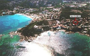 Lage der Villa Daniela in Baja Sardinia, Enfernung zum Hauptstrand ca. 700 Meter