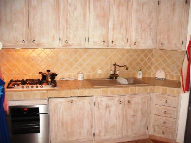 Kche mit Gasherd, Backofen und Splmaschine