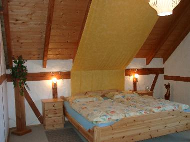 Doppelzimmer Sternenhimmel im OG, mit Kinder-Gitterbettchen (19qm)