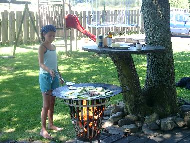 gro�er Feuer-Wok, Grill- u. Brennholz immer gratis!