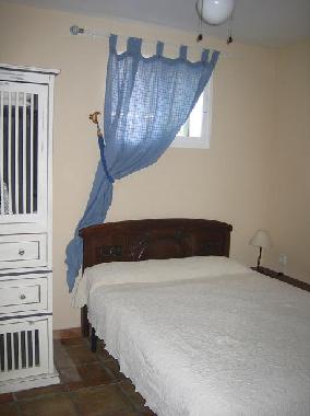 SCHZ. 1 IN APT. PET2