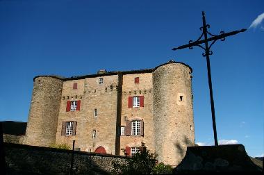 Schloss / Burg in Versols et Lapeyre (Aveyron) oder Ferienwohnung oder Ferienhaus