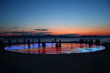 Gru� an die Sonne (Solar-Lichtspiel), Zadar