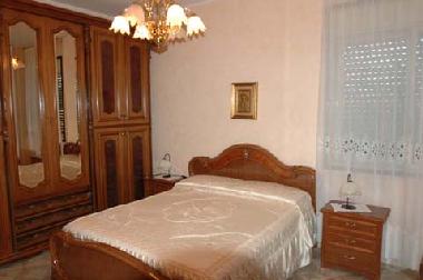 Schlafzimmer mit Doppelbett