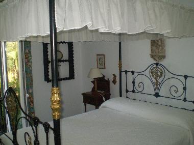 Schlafzimmer mit Himmelbett