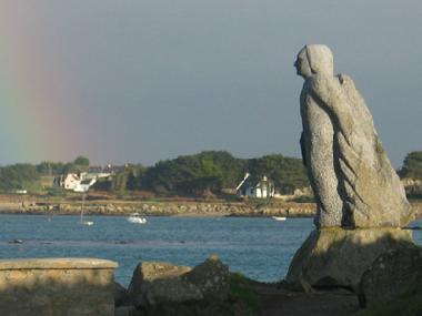 Statue an der Bucht von Lilia, 6 km