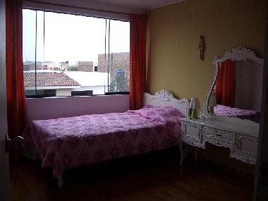 Schlafzimmer 2 einfaches Bett, auf Wunsch auch 2. Bett m�glich, direkter Zugang zum Duschbad
